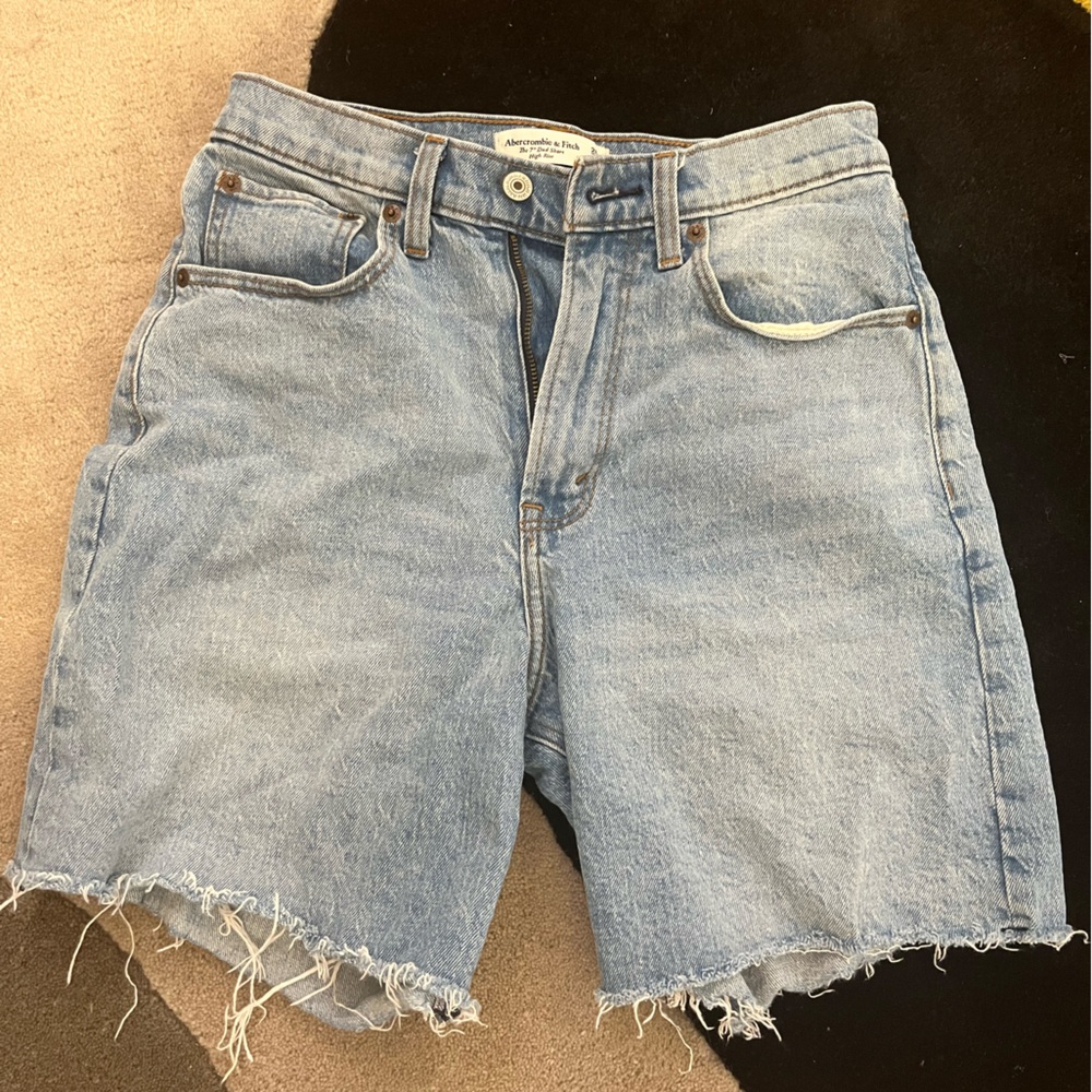 Abercrombie & Fitch- The 7” Dad Short, High Rise